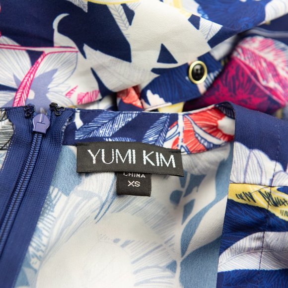 Yumi Kim Liz Floral Romper Tropical V-Neck Belted Vaca Blue Pink Yellow Size XS - Picture 4 of 9